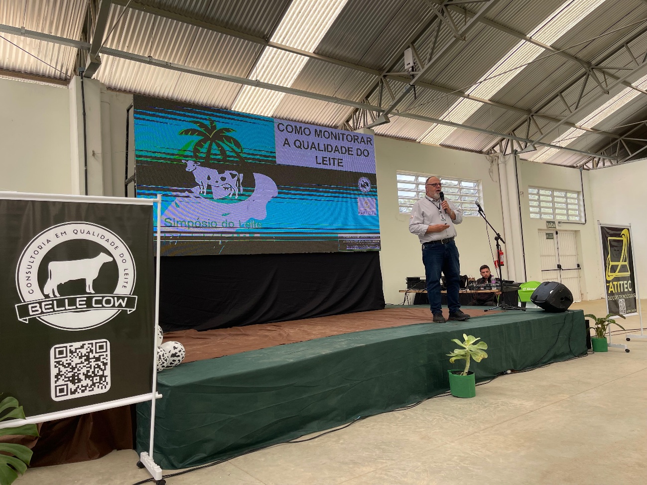 APCBRH marca presença no 1º Simpósio do Leite em Palmeira (PR)